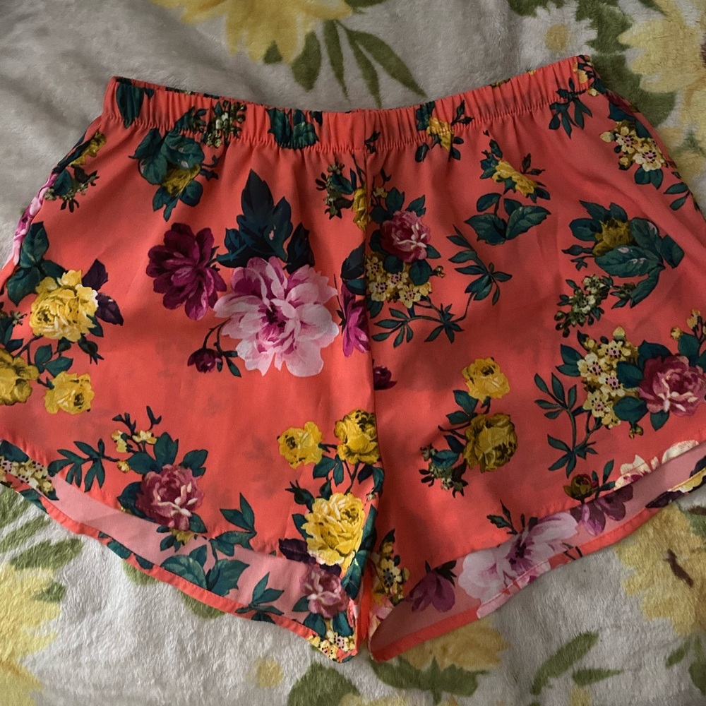 Floral Women's Shorts - Coral